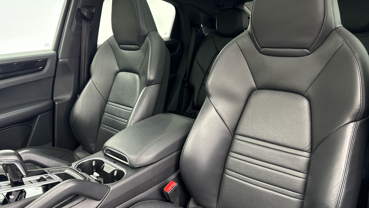 Porsche Cayenne Image 7