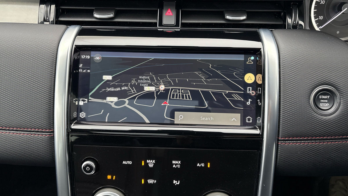 Land Rover Discovery Sport Image 17