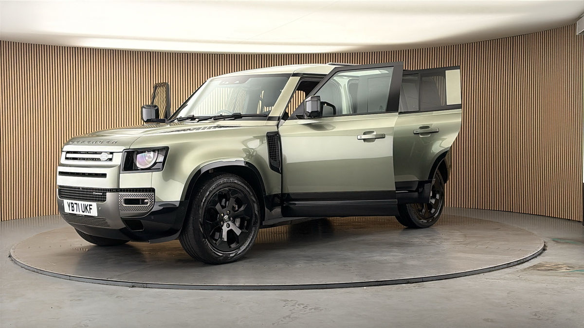 Land Rover Defender 110 Image 22