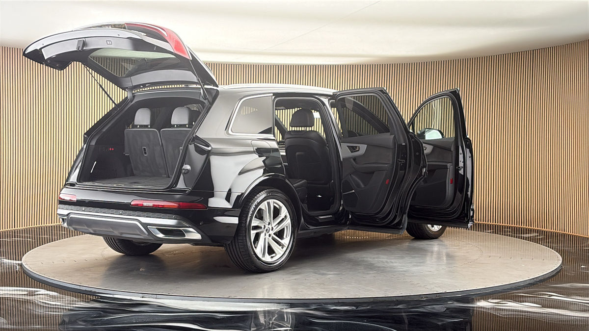 More views of Audi Q7
