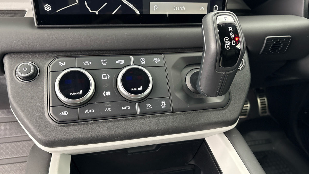 Land Rover Defender 90 Image 6