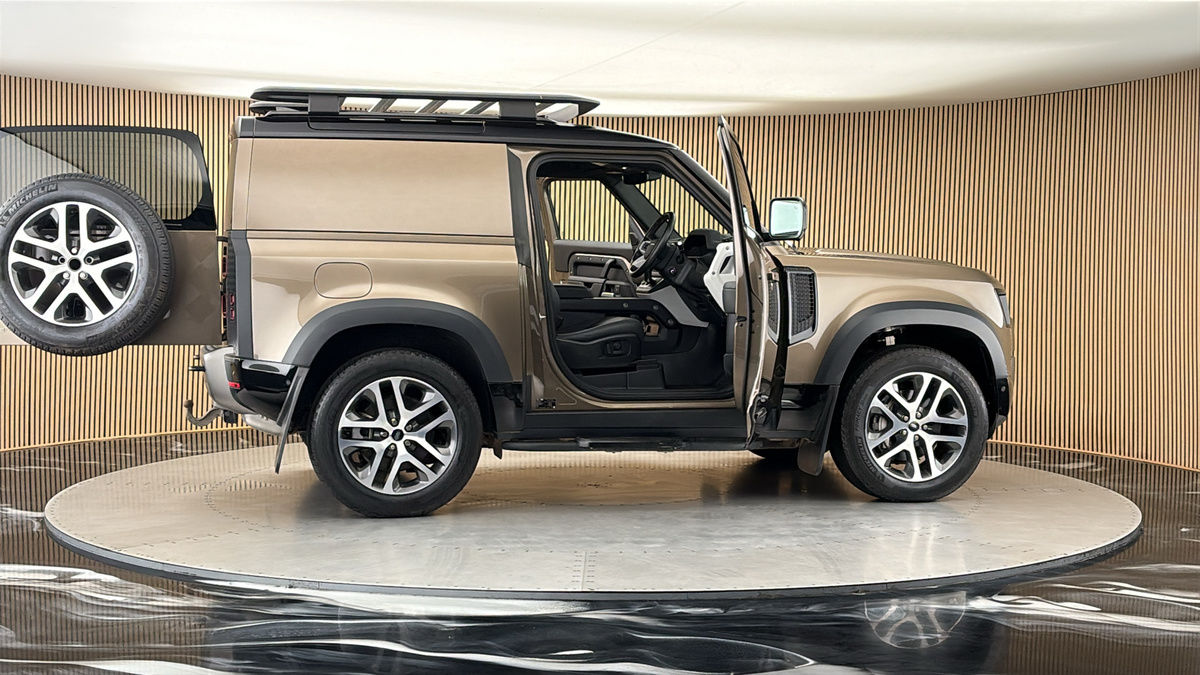 More views of Land Rover Defender 90