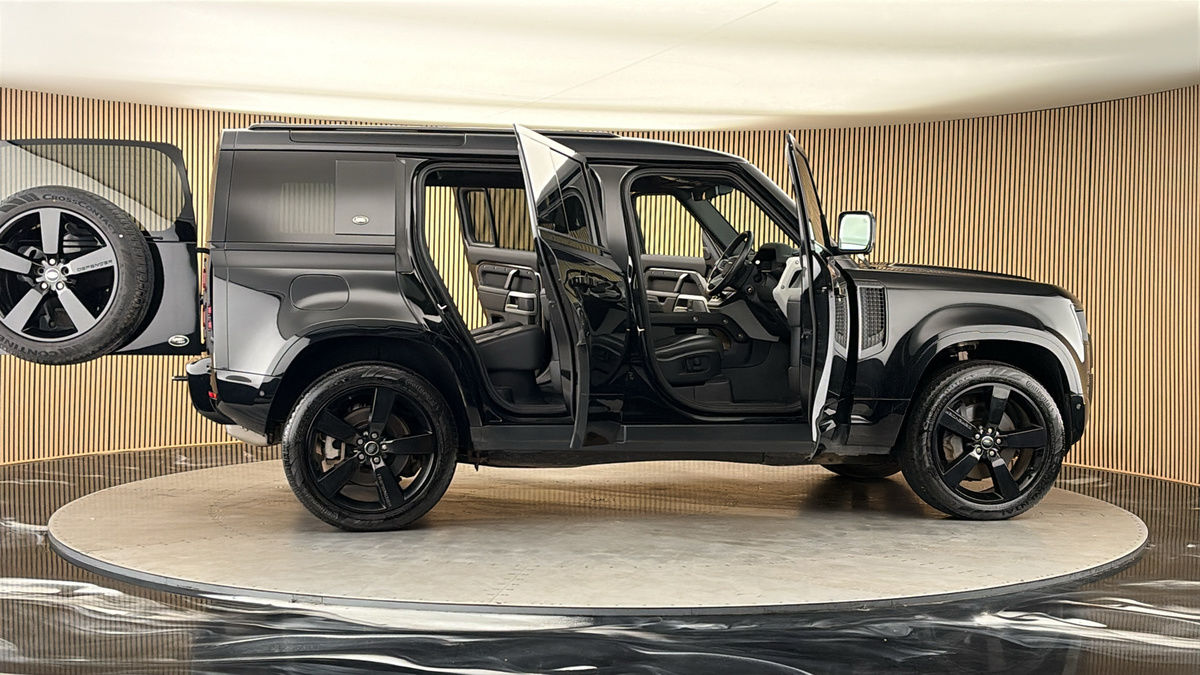 More views of Land Rover Defender 110