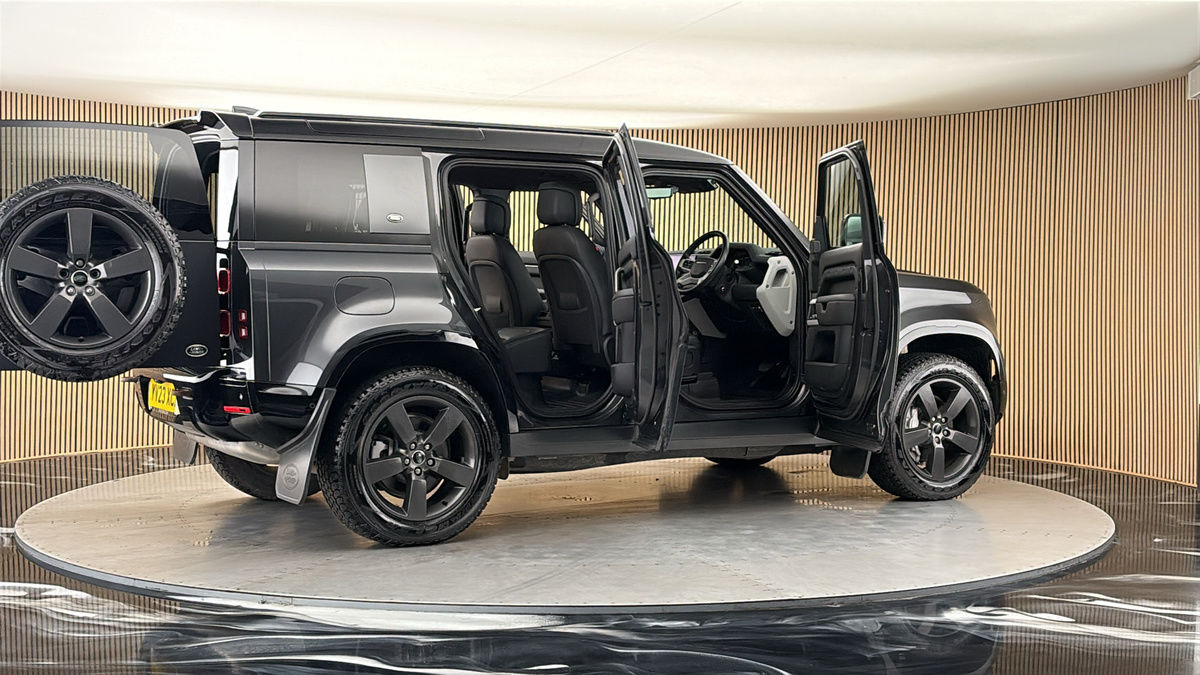 More views of Land Rover Defender 110