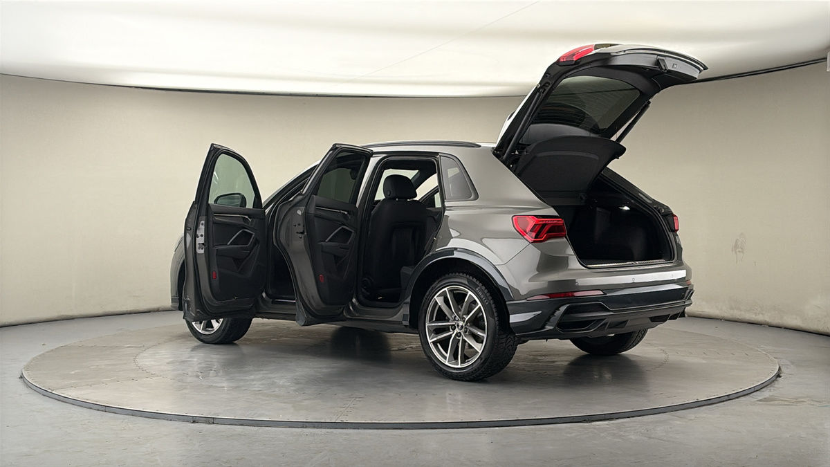More views of Audi Q3