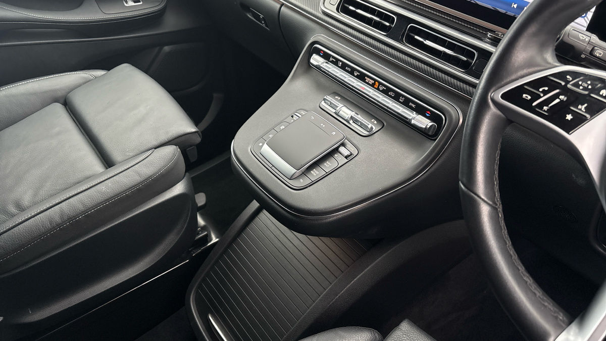 Mercedes-Benz V Class Image 18