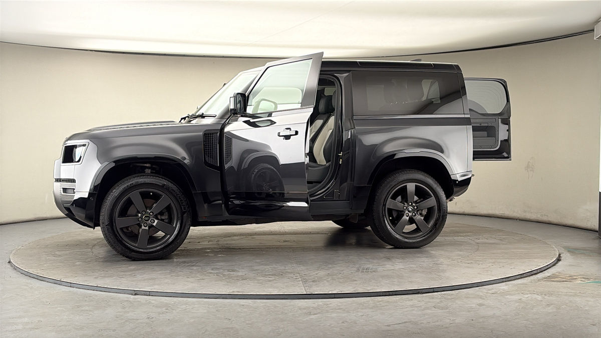 More views of Land Rover Defender 90
