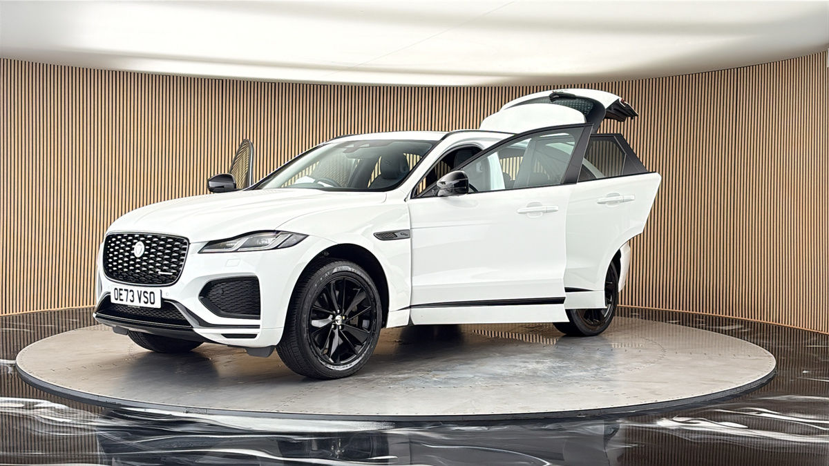 Jaguar F-PACE Image 22