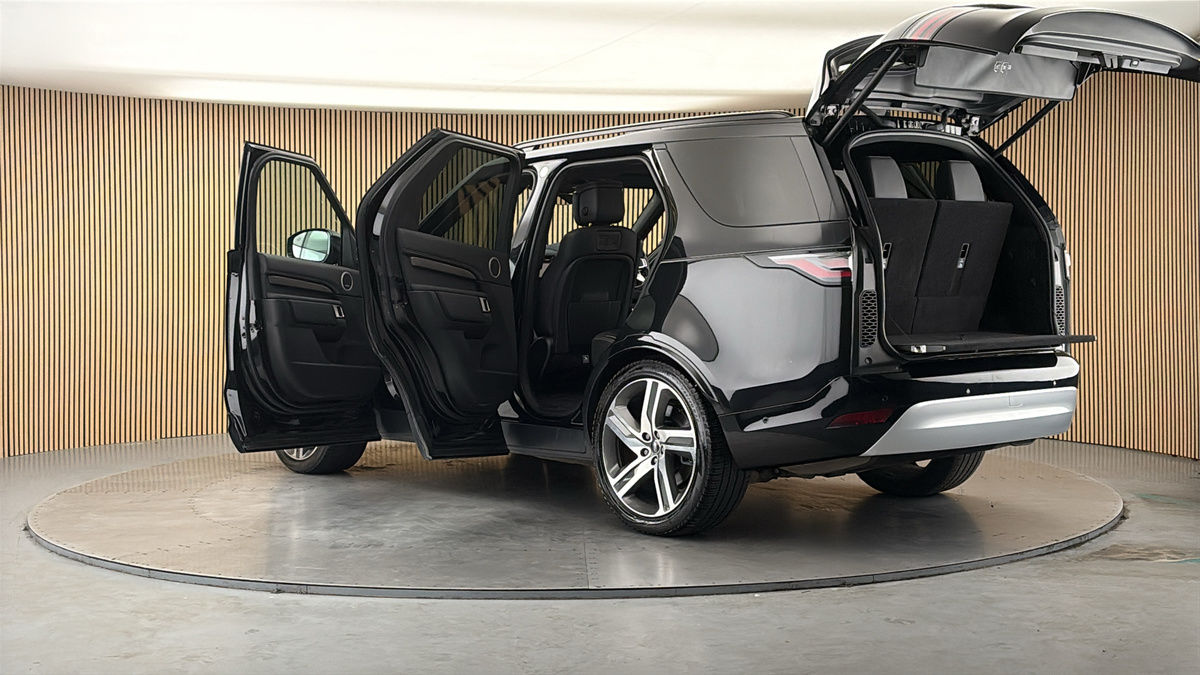 More views of Land Rover Discovery