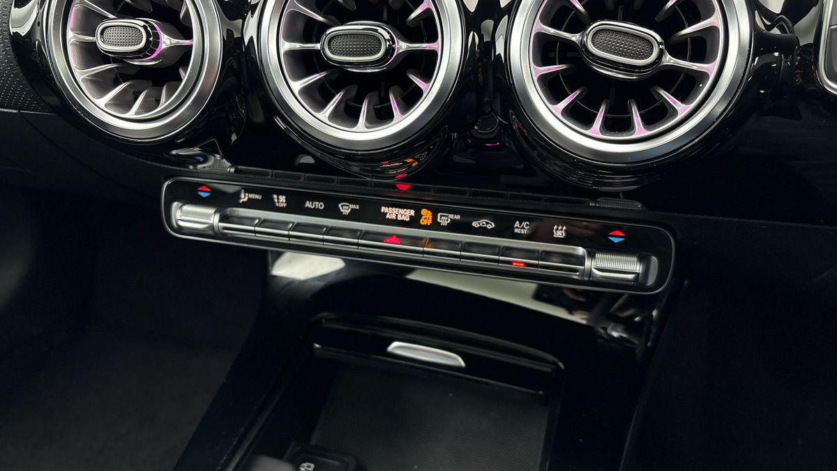 Mercedes-Benz CLA Image 25