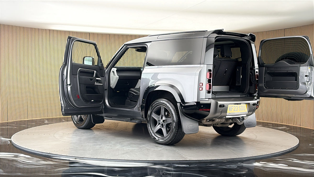 More views of Land Rover Defender 90