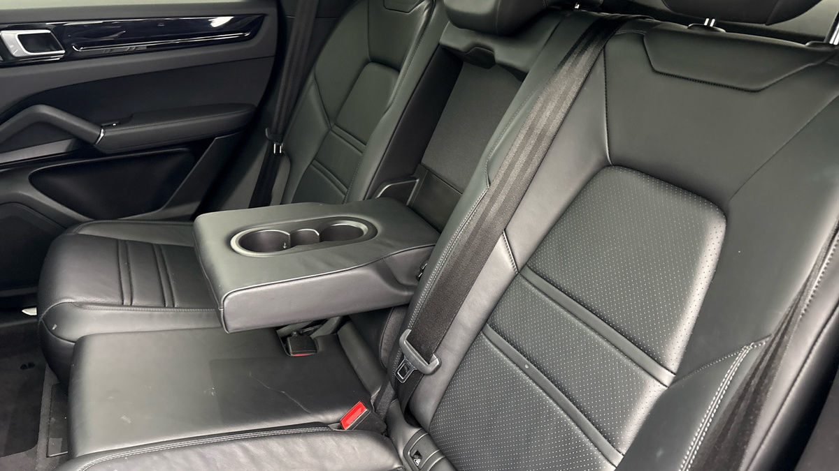 Porsche Cayenne Image 9