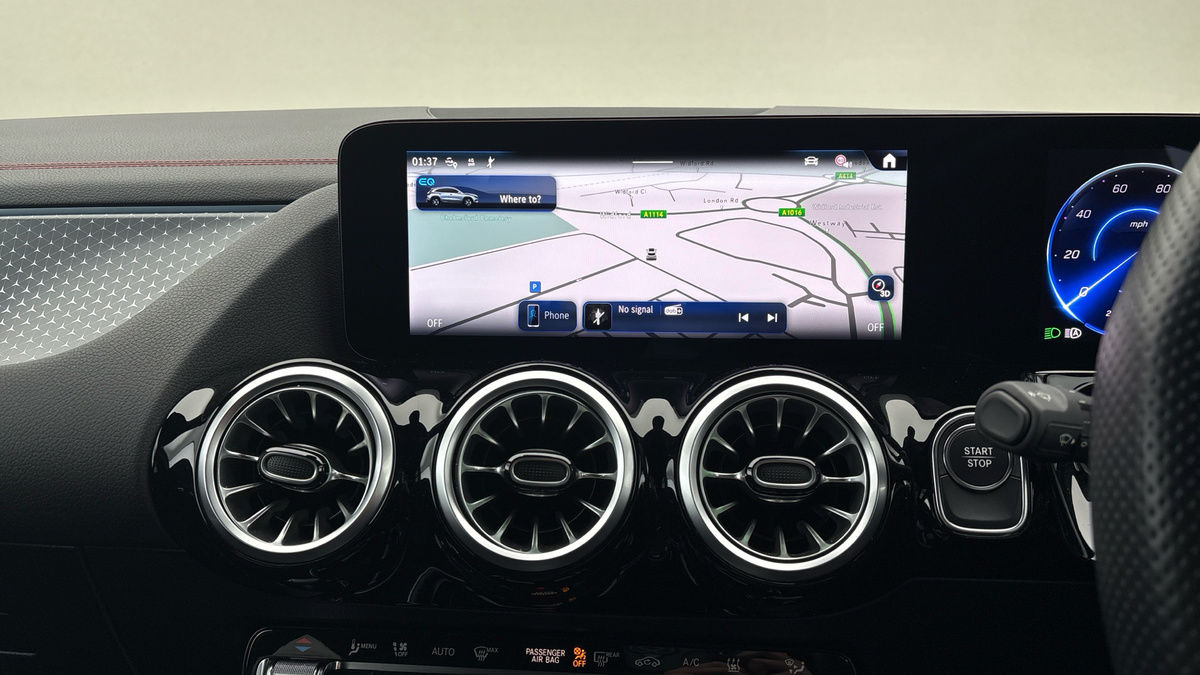 Mercedes-Benz EQA Image 17