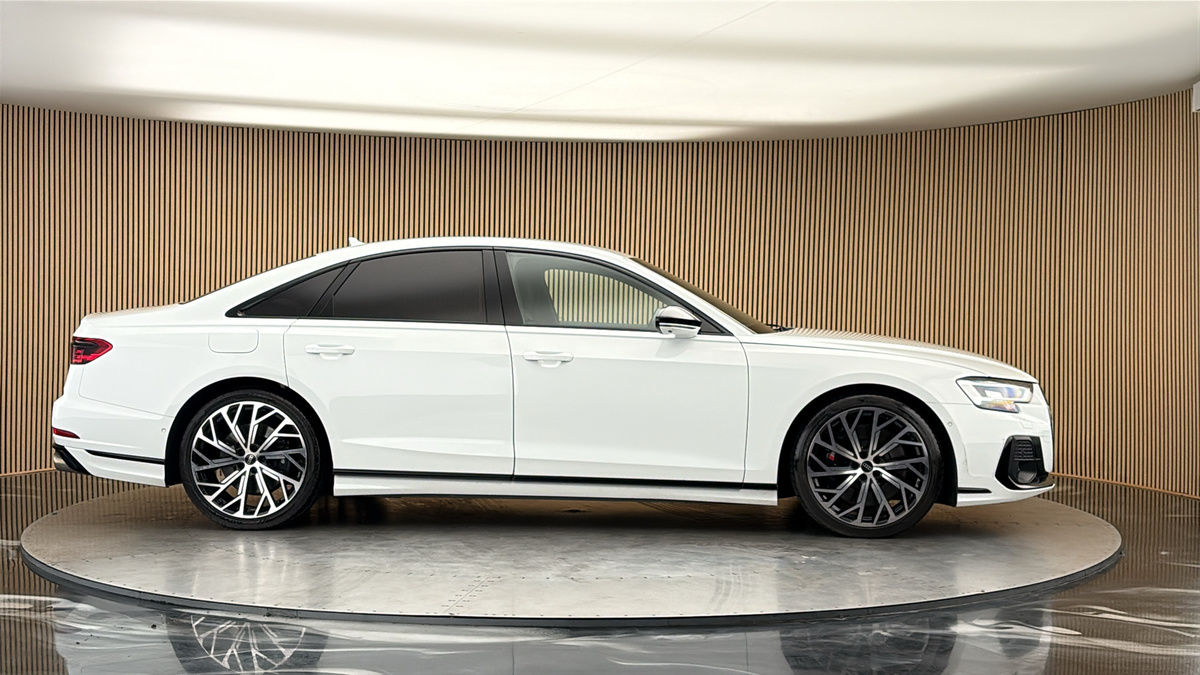 More views of Audi S8