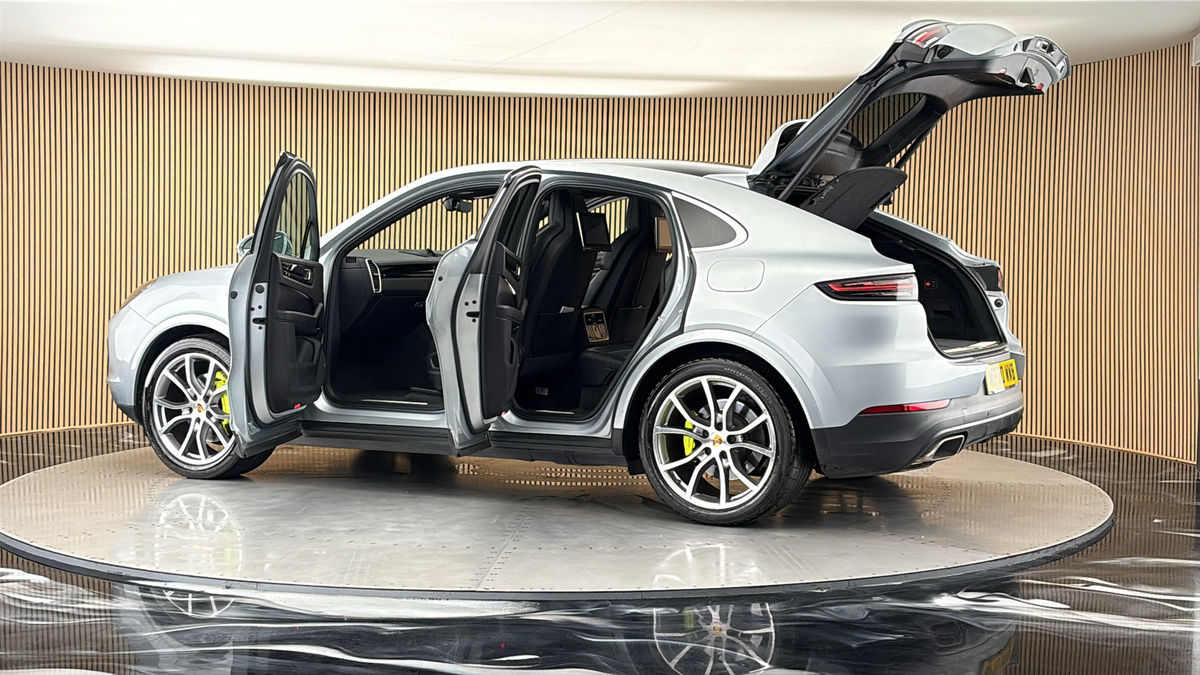 More views of Porsche Cayenne