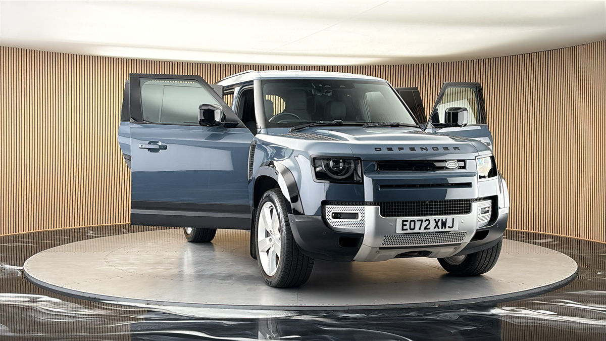 More views of Land Rover Defender 110