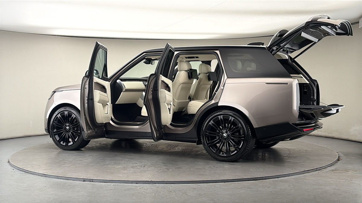 More views of Land Rover Range Rover