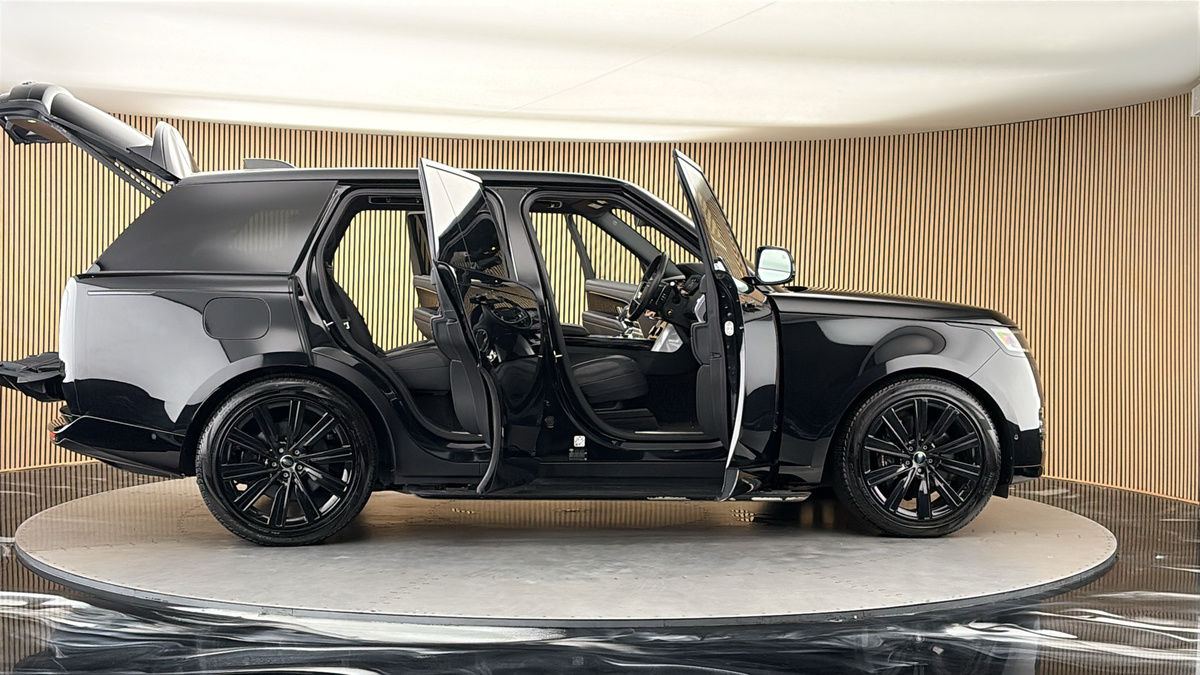 More views of Land Rover Range Rover
