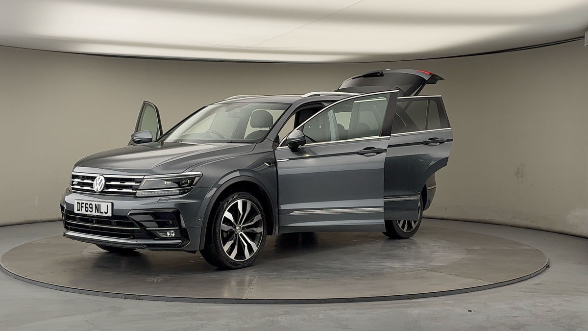 More views of Volkswagen Tiguan Allspace