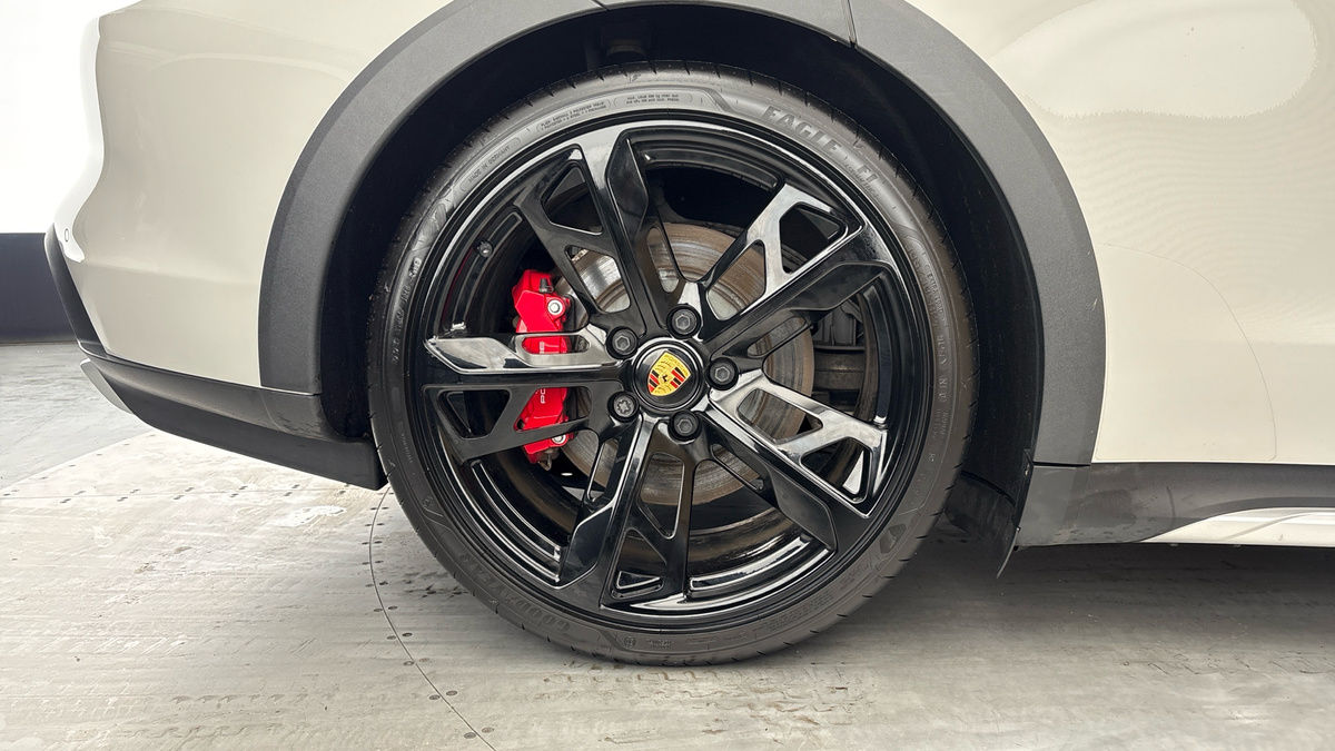 Porsche Taycan Image 10