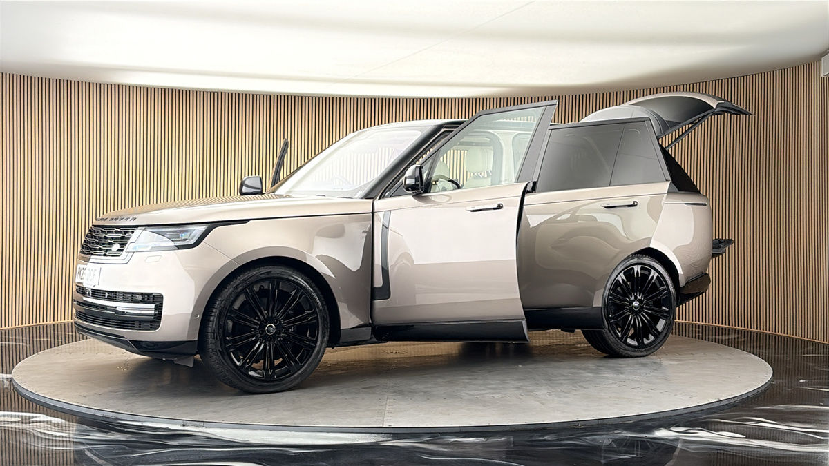 More views of Land Rover Range Rover