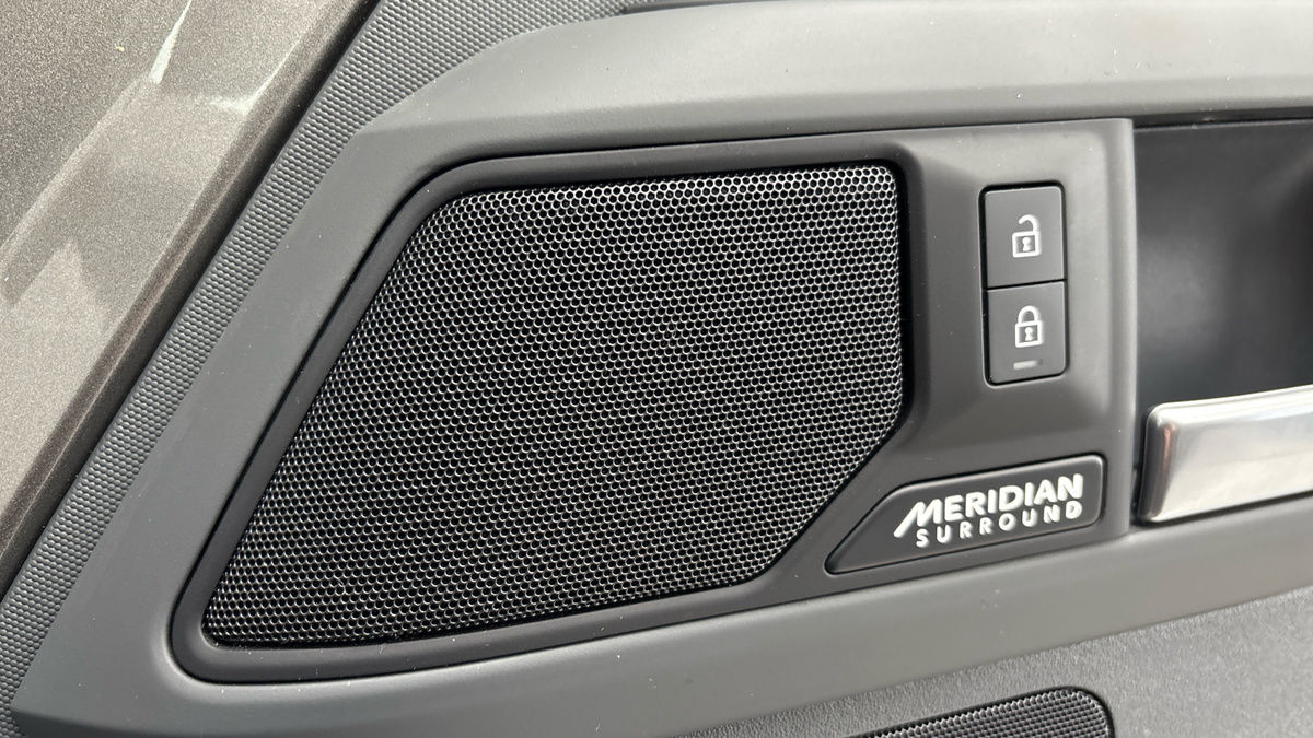 Land Rover Defender 110 Urban Image 26