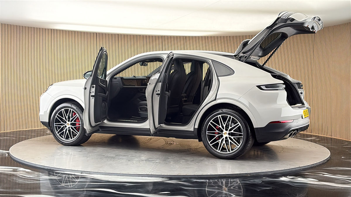 More views of Porsche Cayenne