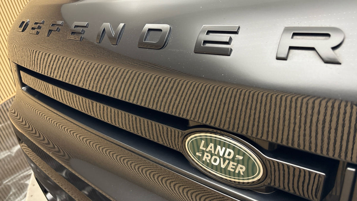 Land Rover Defender 110 Image 24