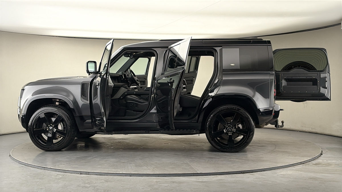 More views of Land Rover Defender 110