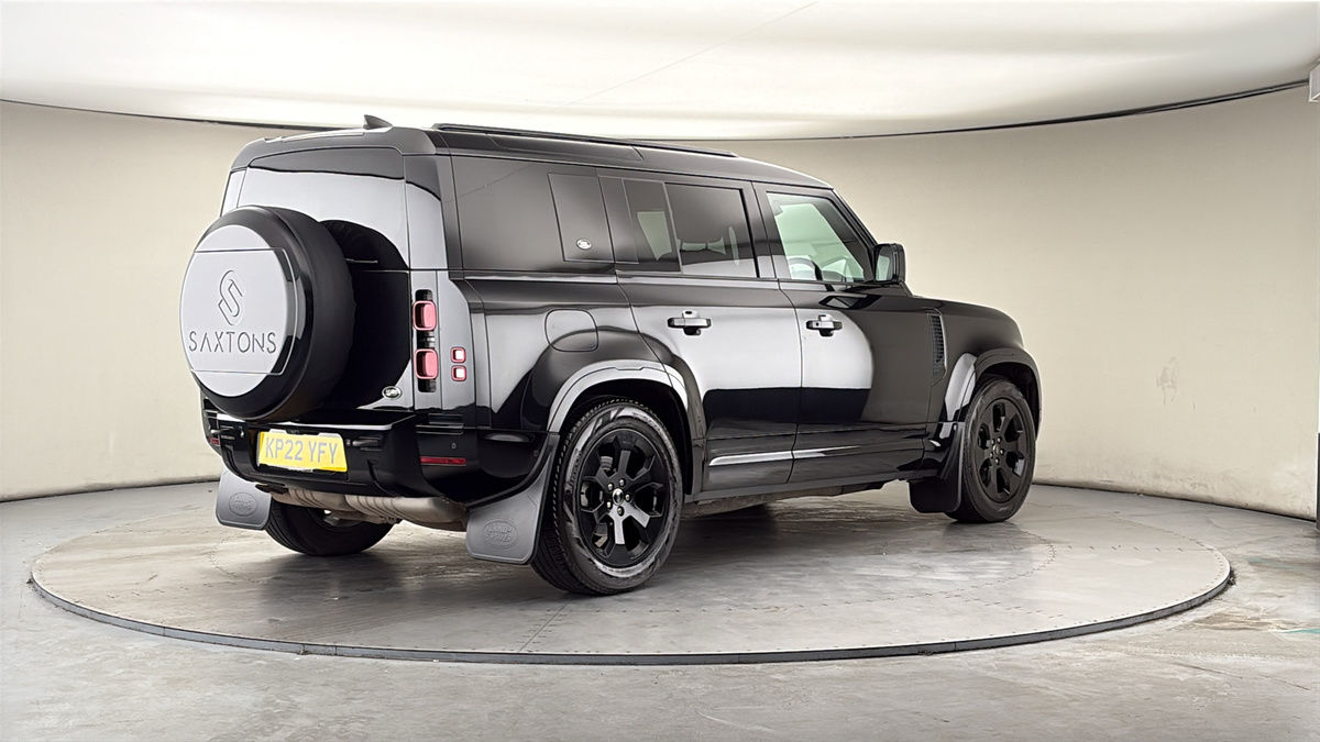 Land Rover Defender 110 Image 21