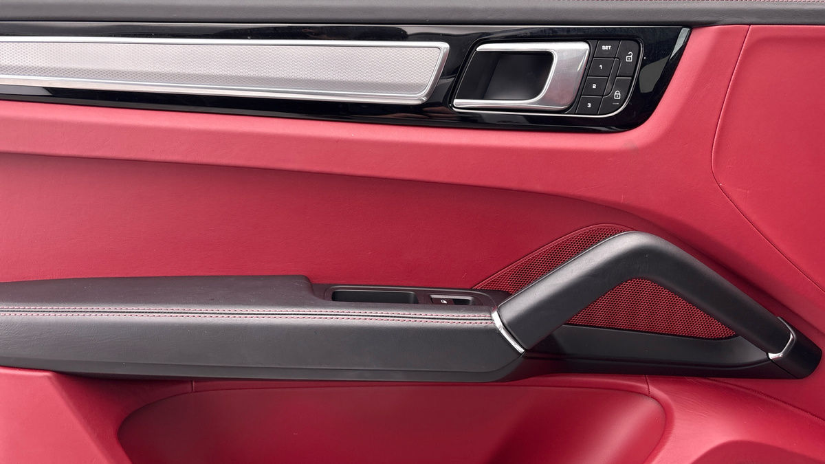 Porsche Cayenne Image 19