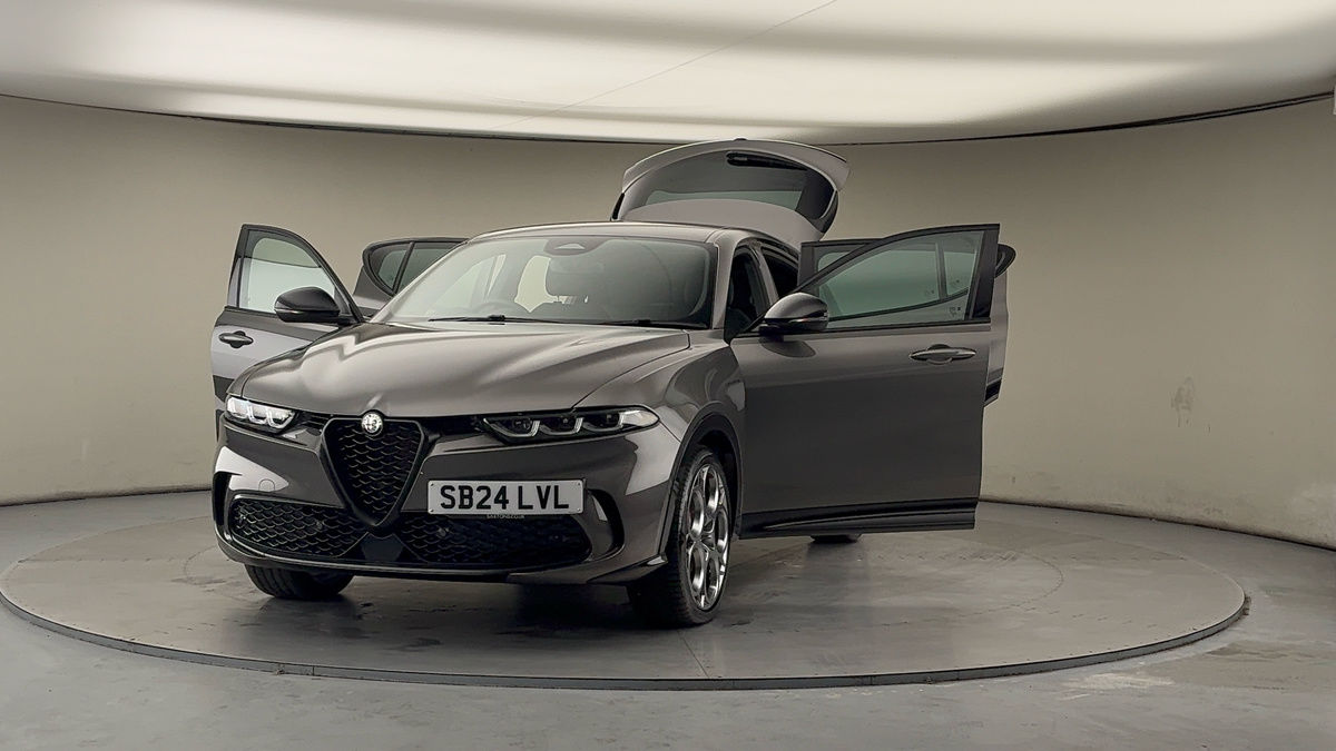 More views of Alfa Romeo Tonale