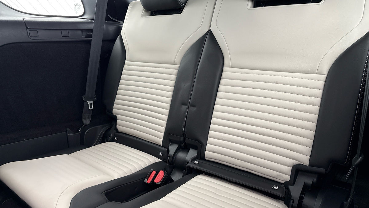 Land Rover Discovery Image 25