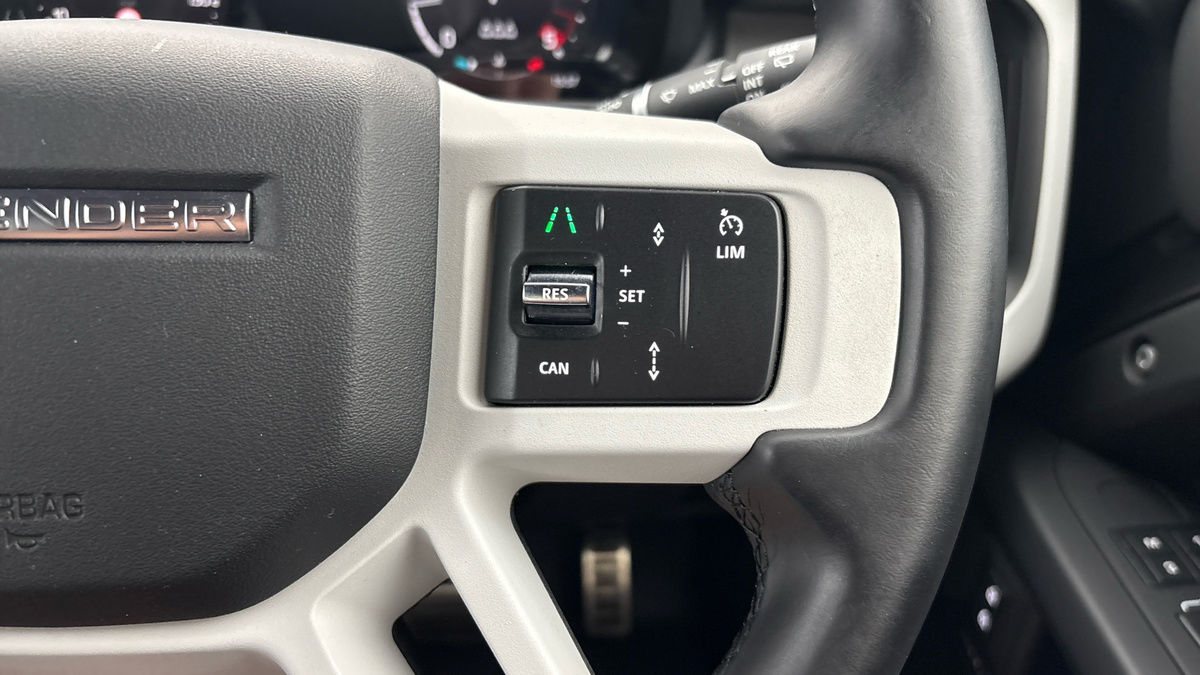 Land Rover Defender 90 Image 14