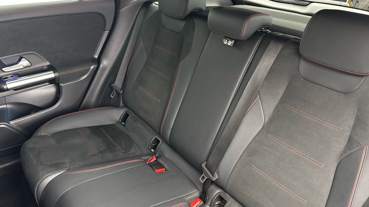 Mercedes-Benz GLA Image 8