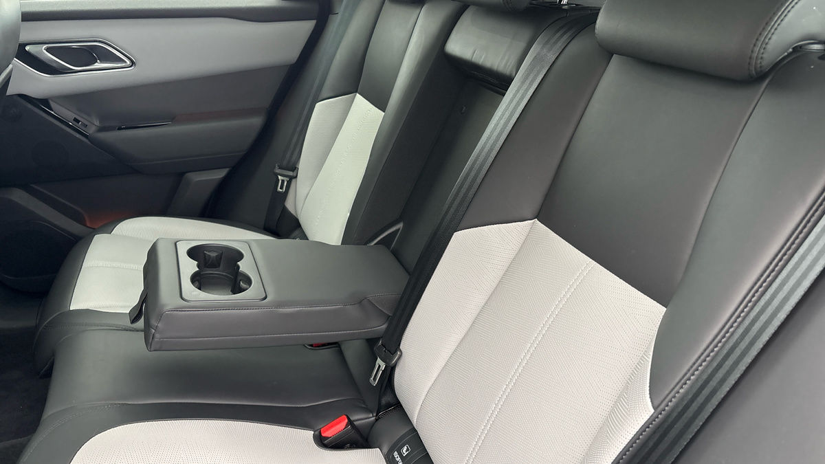 Land Rover Range Rover Velar Image 9