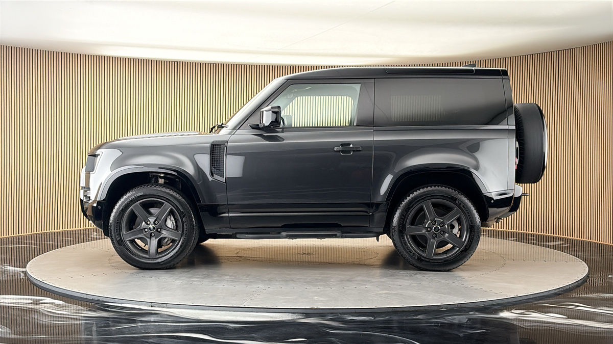 Land Rover Defender 90 Image 15