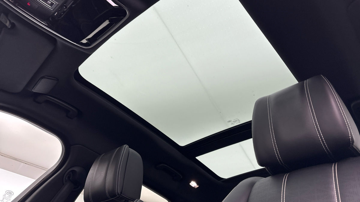 Land Rover Range Rover Velar Image 6