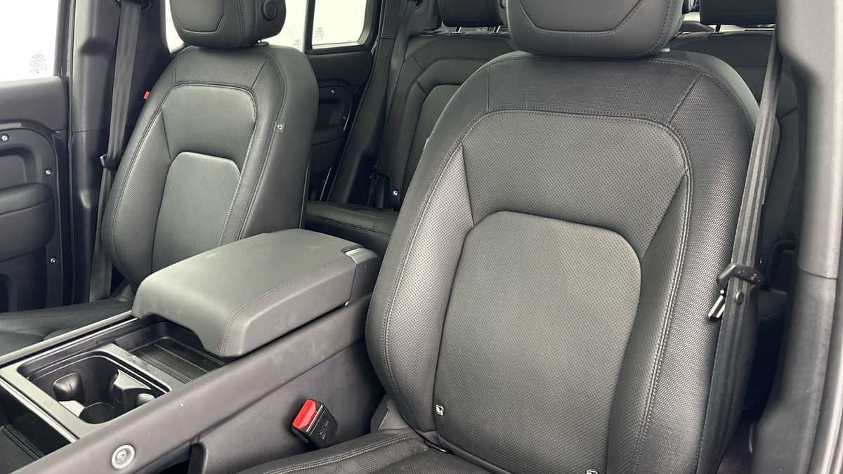 Land Rover Defender 110 Urban Image 7