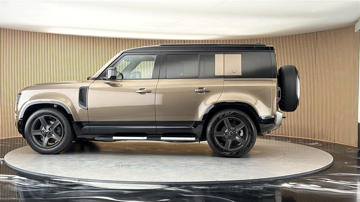 More views of Land Rover Defender 110