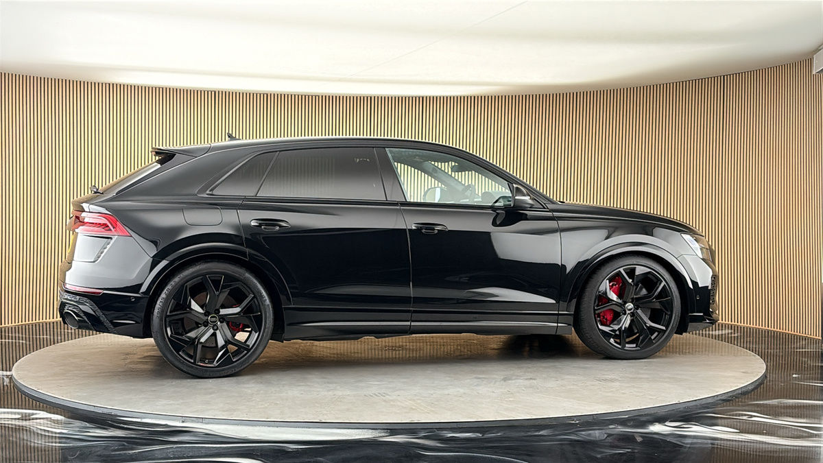 More views of Audi RSQ8