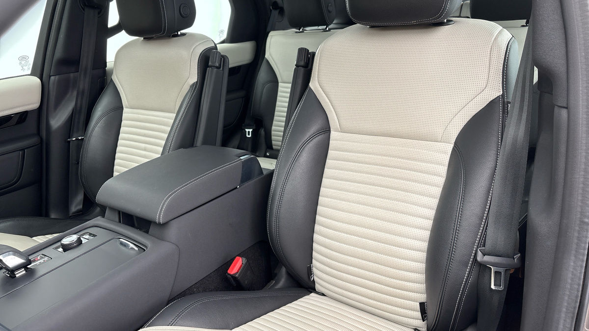 Land Rover Discovery Image 7