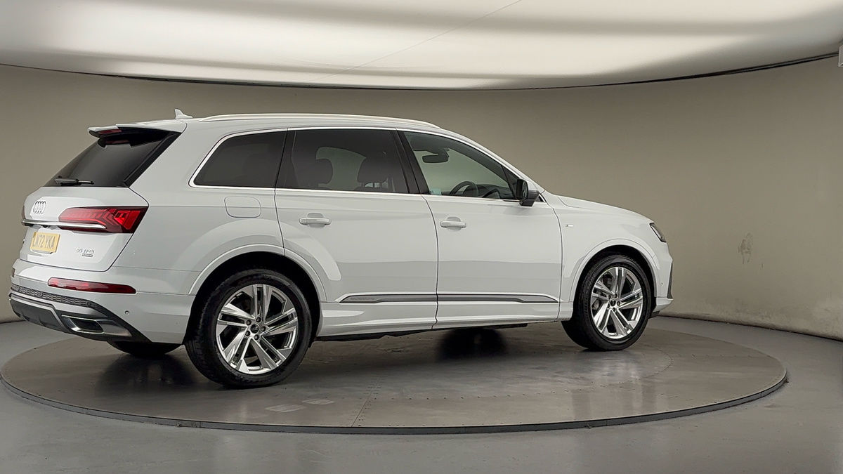 More views of Audi Q7