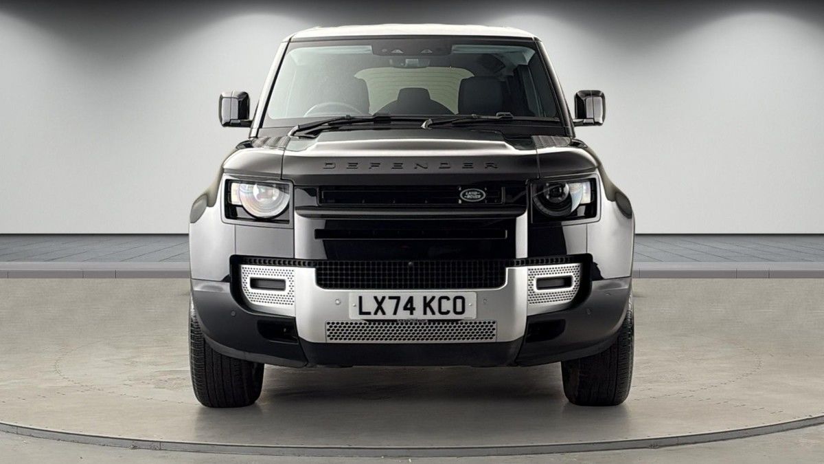 Land Rover Defender 110 Image 3