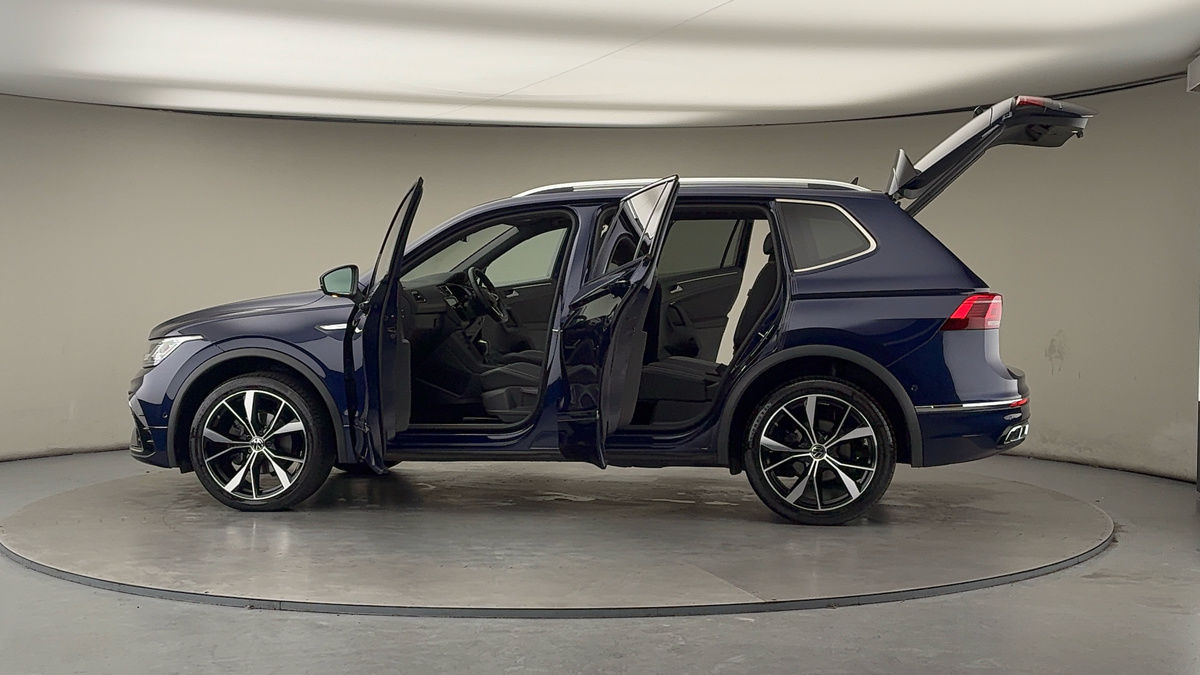 More views of Volkswagen Tiguan Allspace