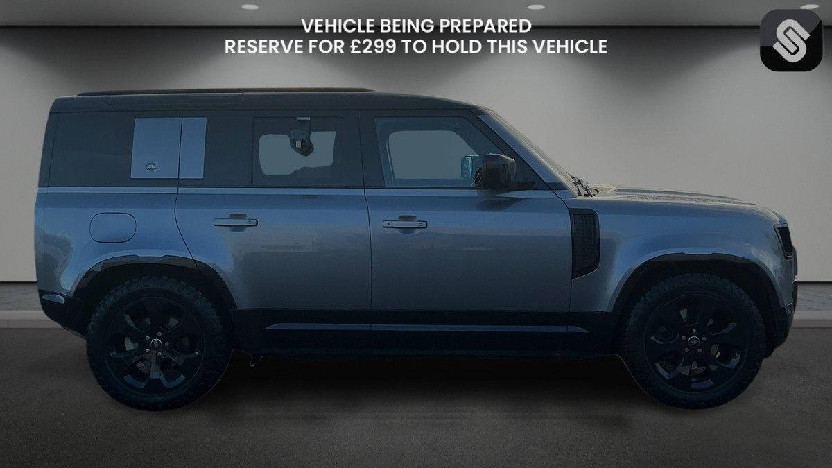 Land Rover Defender 110 Image 5