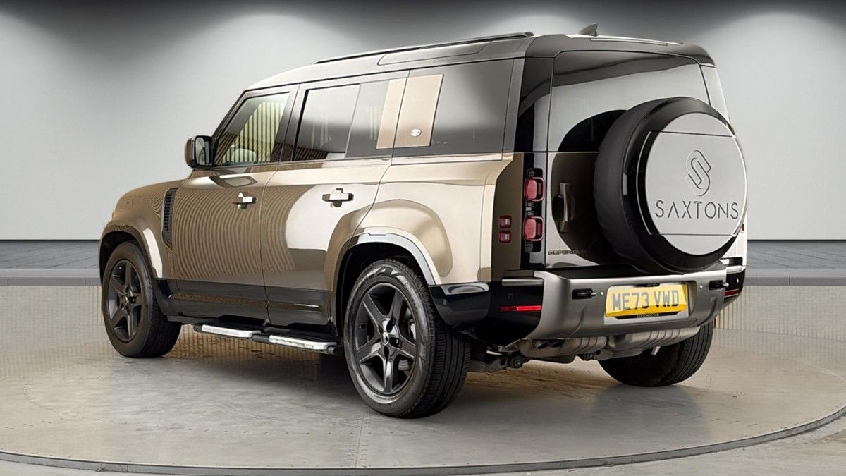 Land Rover Defender 110 Image 2