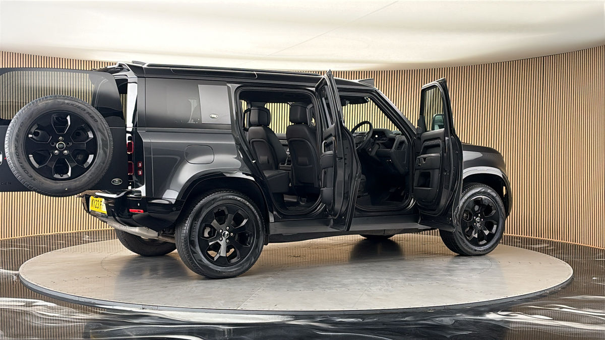 More views of Land Rover Defender 110