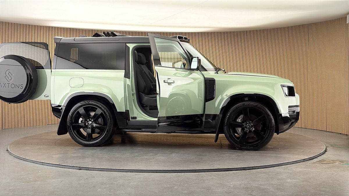 More views of Land Rover Defender 90