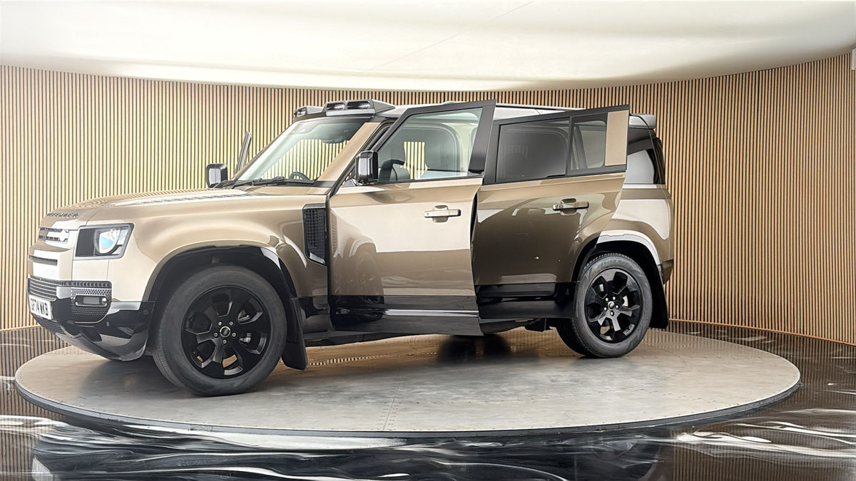 More views of Land Rover Defender 110